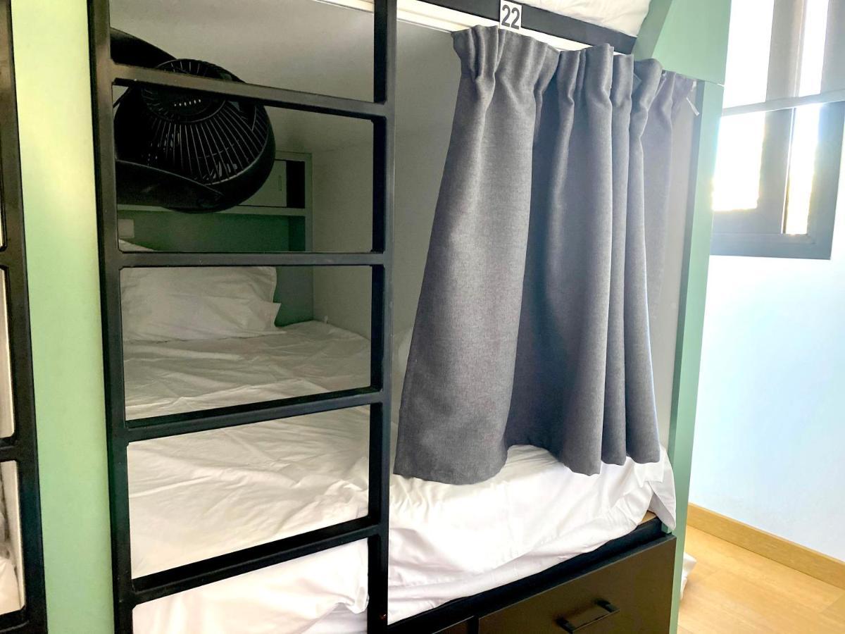 Urban Habitat Capsule Beds Hostel Nicosia Buitenkant foto